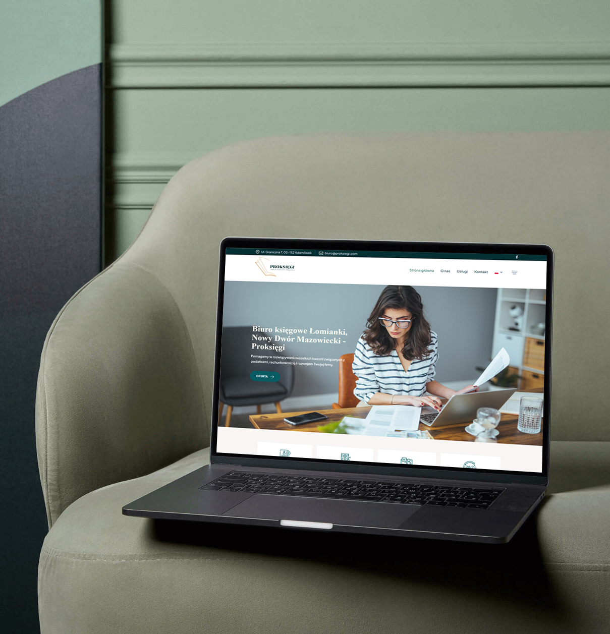 Projekt strony internetowej biura rachunkowego wyświetlony na laptopie